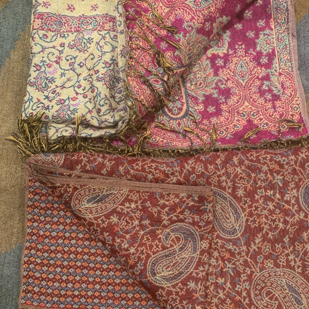 2 GUC italian scarves